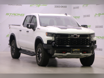 شفروليه سلفرادو زد ار 2 2022 اوتوماتيك 12,500 كم 8 سلندر دفع رباعي بيكب أبيض تحت الضمان