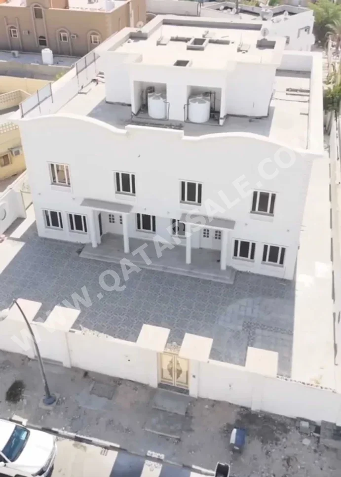 سكن عائلي - غير مفروشة - الدوحة - الدفنة - 6 غرف نوم