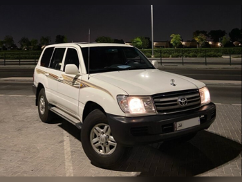 Toyota  Land Cruiser  GX  2006  Automatic  340,000 Km  6 Cylinder  Four Wheel Drive (4WD)  SUV  White