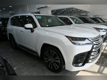 لكزس ال اكس 600 لكجري 2025 اوتوماتيك 19,000 كم 6 سلندر دفع رباعي اس يو في أبيض تحت الضمان