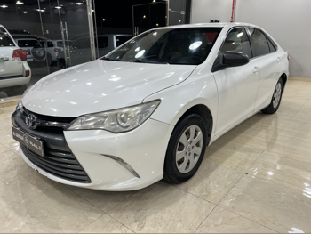 Toyota  Camry  LE  2017  Automatic  275,000 Km  4 Cylinder  Front Wheel Drive (FWD)  Sedan  White