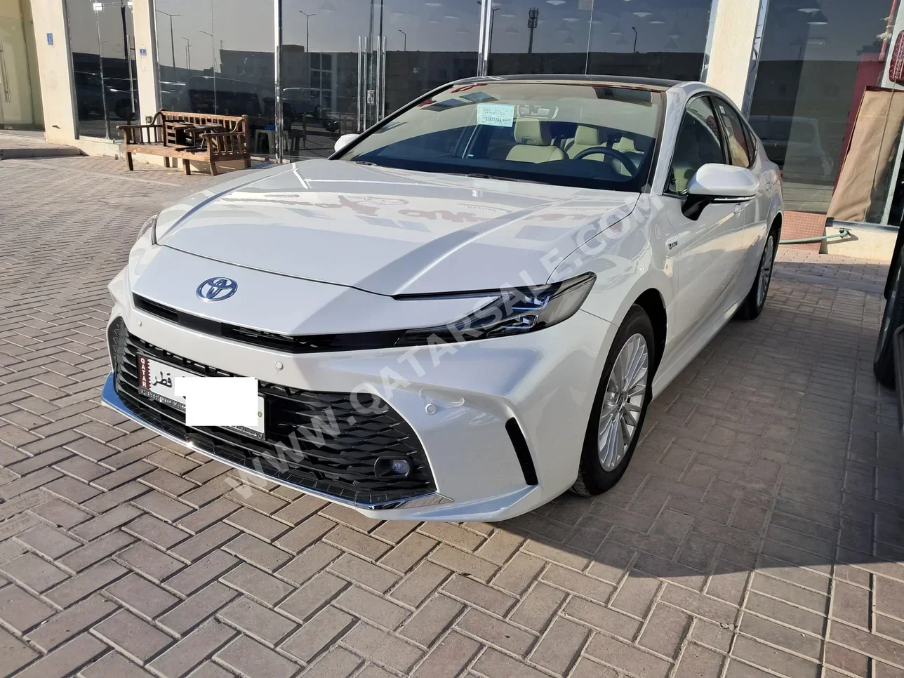 Toyota  Camry  LE  2025  Automatic  817 Km  6 Cylinder  Front Wheel Drive (FWD)  Sedan  White  With Warranty