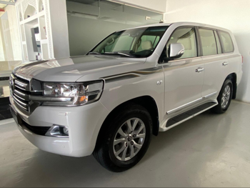 Toyota  Land Cruiser  VXR  2019  Automatic  191,000 Km  8 Cylinder  Four Wheel Drive (4WD)  SUV  White