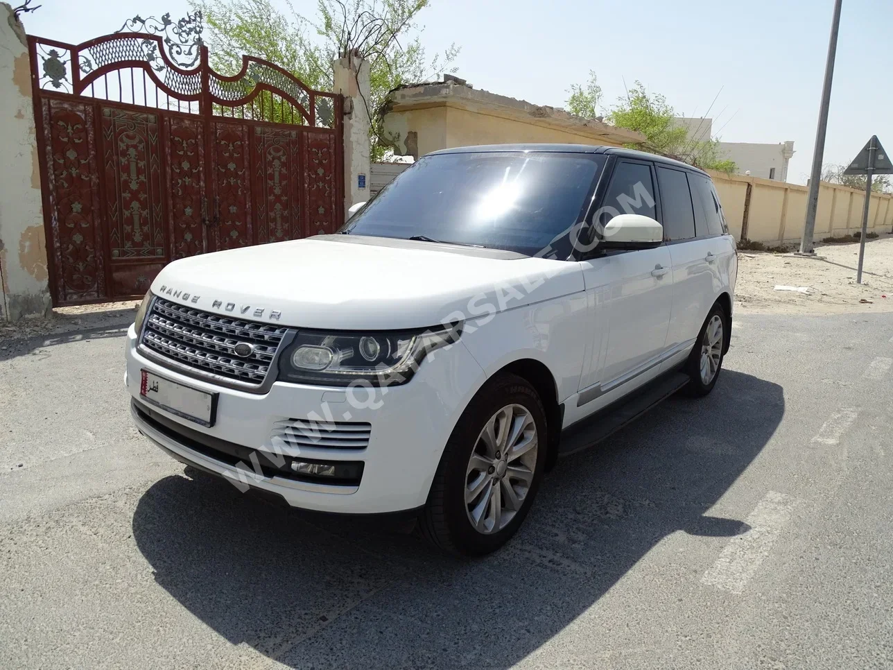 لاند روفر  رنج روفر  فوج اتش اس اي  2013  اوتوماتيك  164,000 كم  8 سلندر  دفع رباعي  اس يو في  أبيض