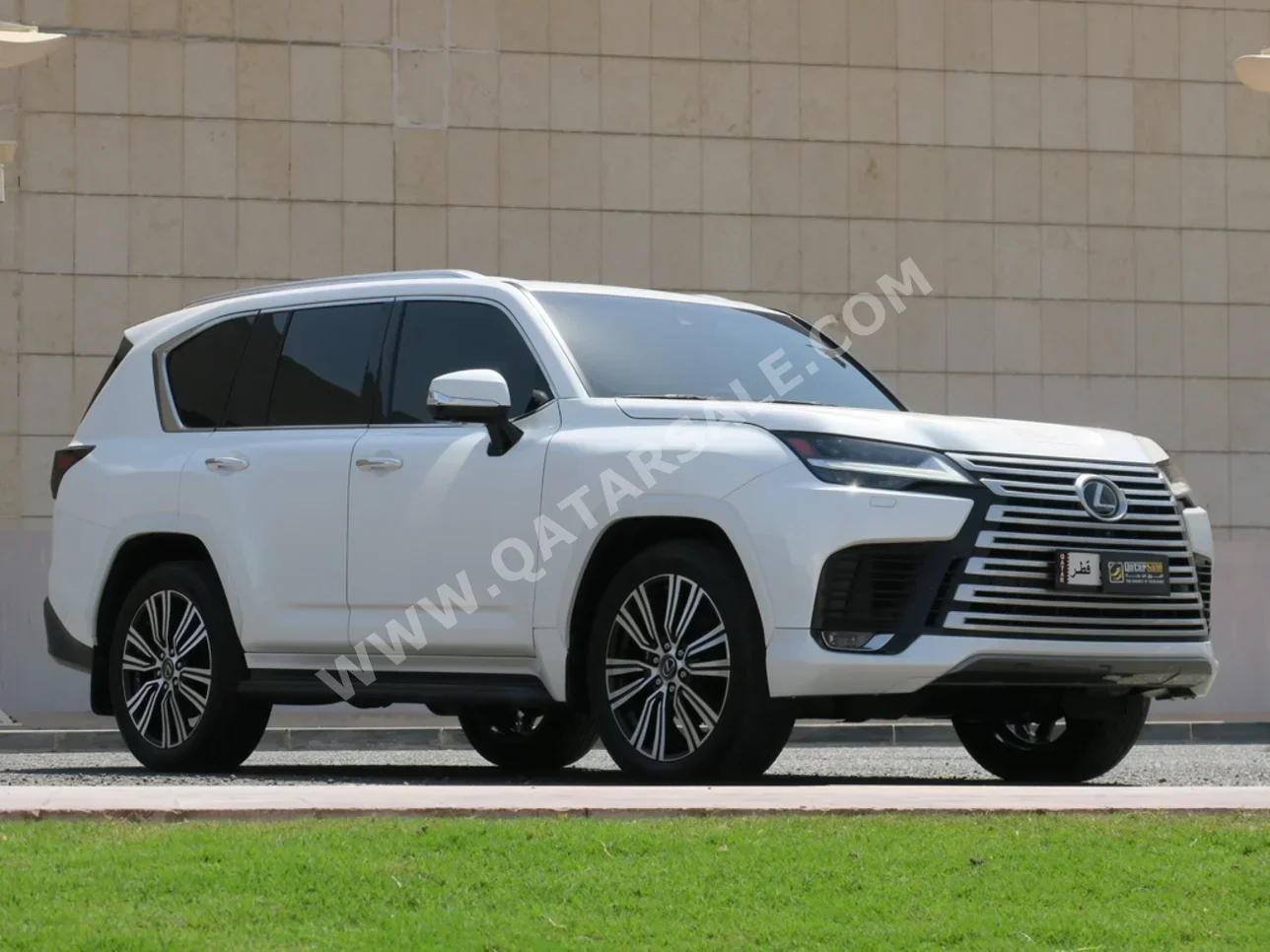 Lexus  LX  600 Luxury  2024  Automatic  38,000 Km  6 Cylinder  Four Wheel Drive (4WD)  SUV  White  With Warranty
