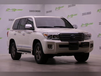 Toyota  Land Cruiser  GXR  2015  Automatic  300,000 Km  8 Cylinder  Four Wheel Drive (4WD)  SUV  White