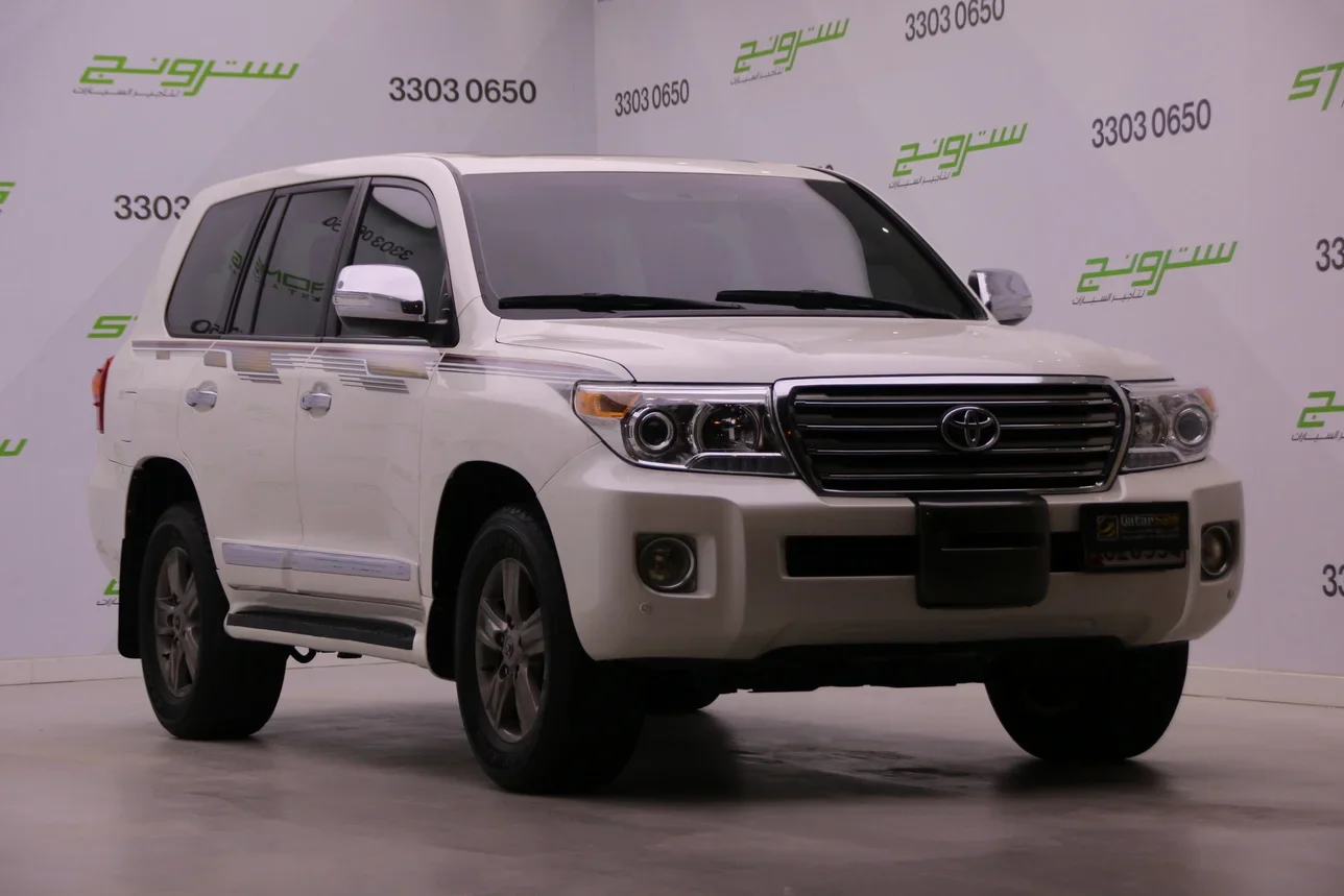 Toyota  Land Cruiser  GXR  2015  Automatic  300,000 Km  8 Cylinder  Four Wheel Drive (4WD)  SUV  White