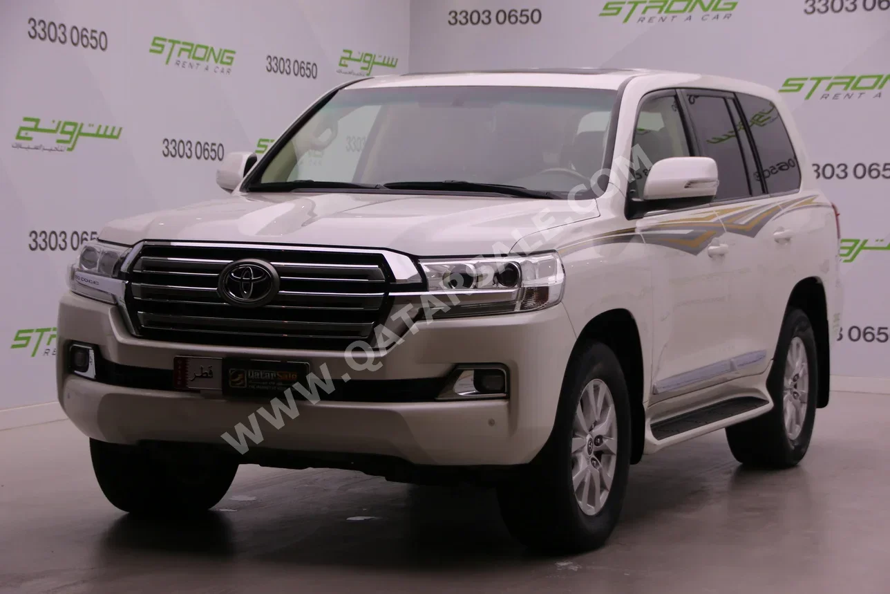 Toyota  Land Cruiser  VXR  2016  Automatic  303,000 Km  8 Cylinder  Four Wheel Drive (4WD)  SUV  Pearl