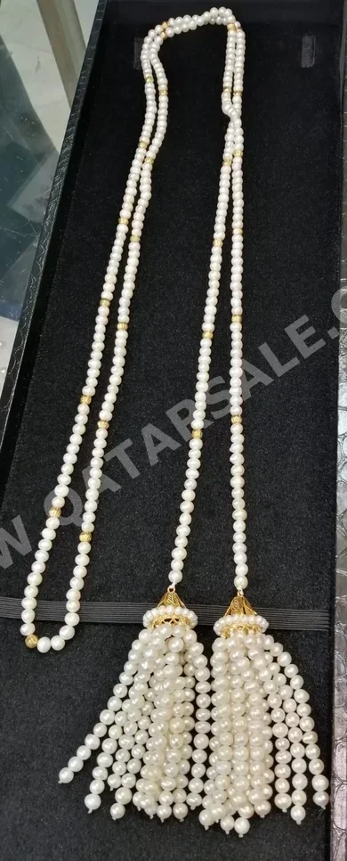 الذهب قلادة  البحرين  نسائي  حسب القطعة ( ديزاينرز)  طبيعة  ذهب أصفر  عيار 21