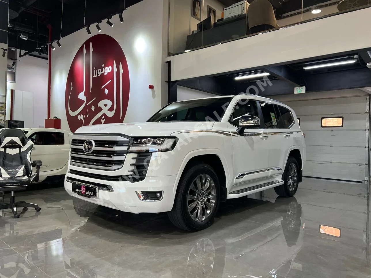 Toyota  Land Cruiser  VXR Twin Turbo  2025  Automatic  5,000 Km  6 Cylinder  Four Wheel Drive (4WD)  SUV  White  With Warranty