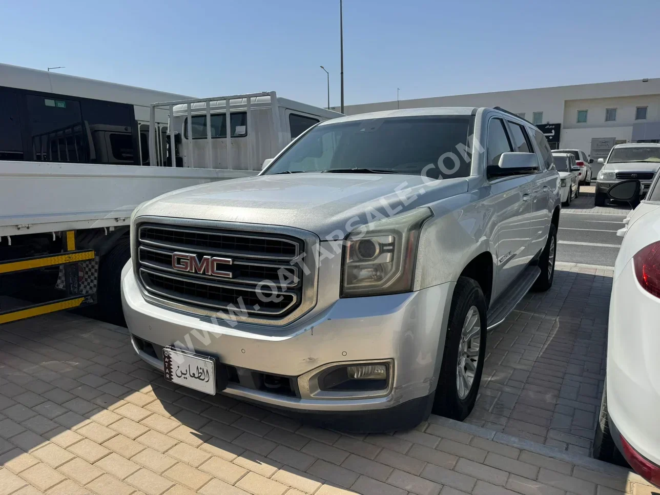 GMC  Yukon  XL  2015  Automatic  317,000 Km  8 Cylinder  Four Wheel Drive (4WD)  SUV  Silver