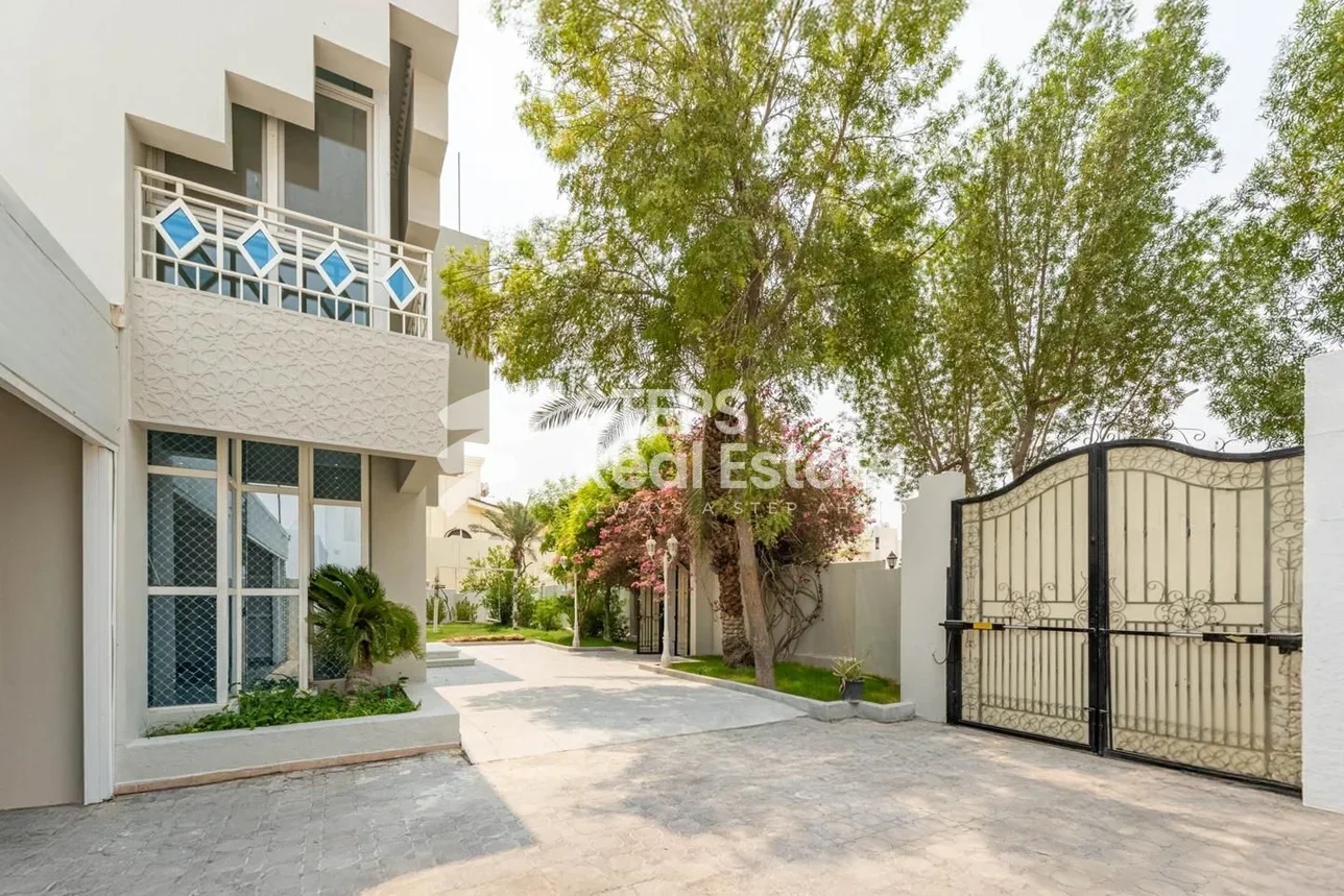 Family Residential  - Not Furnished  - Doha  - Onaiza  - 5 Bedrooms