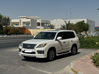 Lexus  LX  570  2015  Automatic  200,000 Km  8 Cylinder  Four Wheel Drive (4WD)  SUV  White