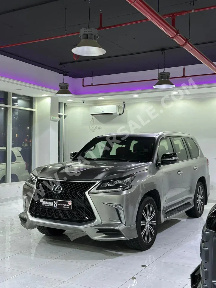 Lexus  LX  570 S  2016  Automatic  307,000 Km  8 Cylinder  Four Wheel Drive (4WD)  SUV  Sonic Titanium