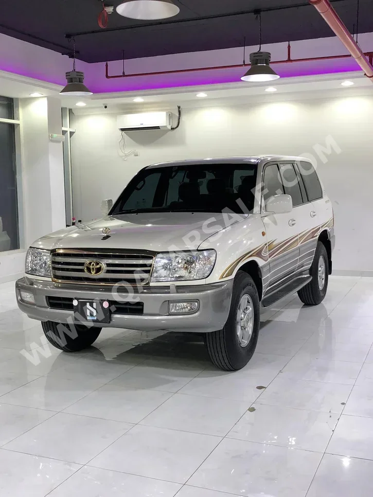 Toyota  Land Cruiser  GXR  2006  Manual  280,000 Km  6 Cylinder  Four Wheel Drive (4WD)  SUV  White