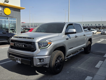 Toyota  Tundra  2011  Automatic  73,000 Km  8 Cylinder  Four Wheel Drive (4WD)  Pick Up  Silver