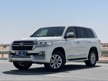 Toyota  Land Cruiser  VXR- Grand Touring S  2016  Automatic  280,000 Km  8 Cylinder  Four Wheel Drive (4WD)  SUV  White