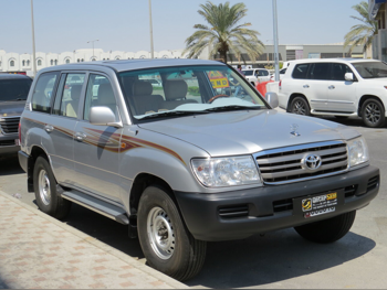 Toyota  Land Cruiser  GX  2005  Manual  125,000 Km  6 Cylinder  Four Wheel Drive (4WD)  SUV  Silver