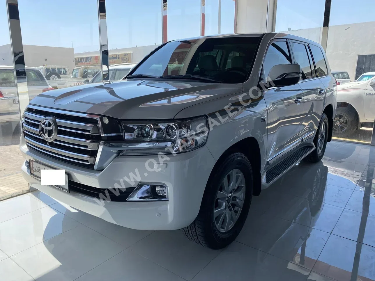 Toyota  Land Cruiser  VXR  2018  Automatic  118,000 Km  8 Cylinder  Four Wheel Drive (4WD)  SUV  White