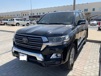 Toyota  Land Cruiser  GXR Black Edition  2017  Automatic  181,000 Km  8 Cylinder  Four Wheel Drive (4WD)  SUV  Black
