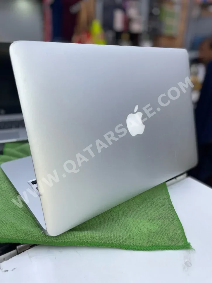 Laptops Apple  - MacBook Air  2017  - Silver  - MacOS  - Intel  - Core i5  -Memory (Ram): 8 GB