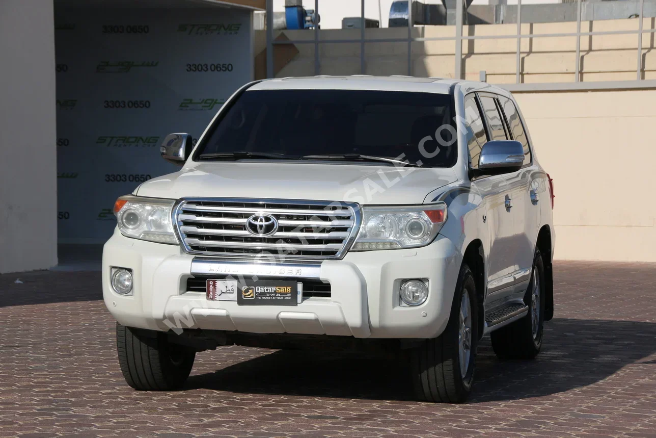 Toyota  Land Cruiser  VXR  2012  Automatic  177,000 Km  8 Cylinder  Four Wheel Drive (4WD)  SUV  Pearl
