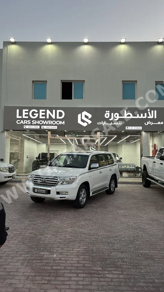 Toyota  Land Cruiser  VXR  2011  Automatic  335,000 Km  8 Cylinder  Four Wheel Drive (4WD)  SUV  White
