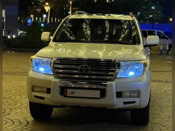 Toyota  Land Cruiser  GX  2010  Automatic  367,704 Km  6 Cylinder  Four Wheel Drive (4WD)  SUV  White