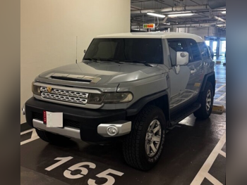 Toyota  FJ Cruiser  2021  Automatic  133,000 Km  6 Cylinder  Four Wheel Drive (4WD)  SUV  Gray