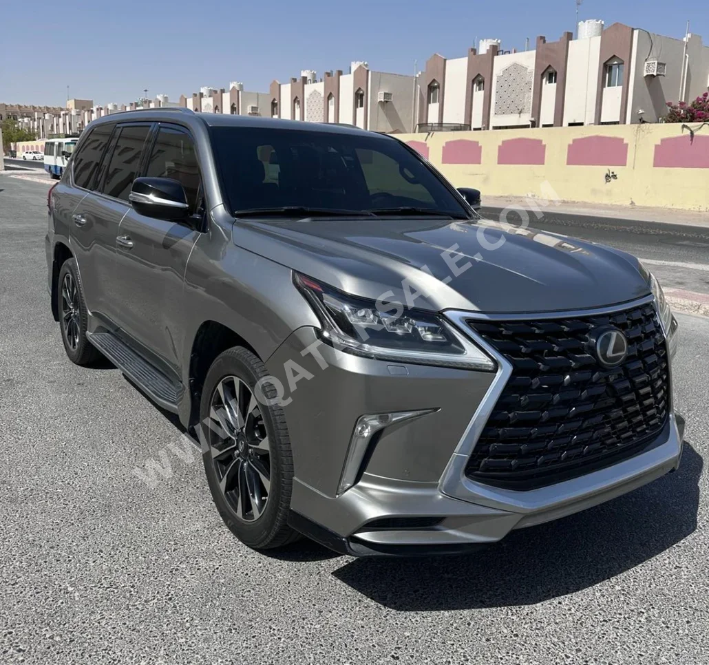 Lexus  LX  570  2016  Automatic  188,000 Km  8 Cylinder  Four Wheel Drive (4WD)  SUV  Gray