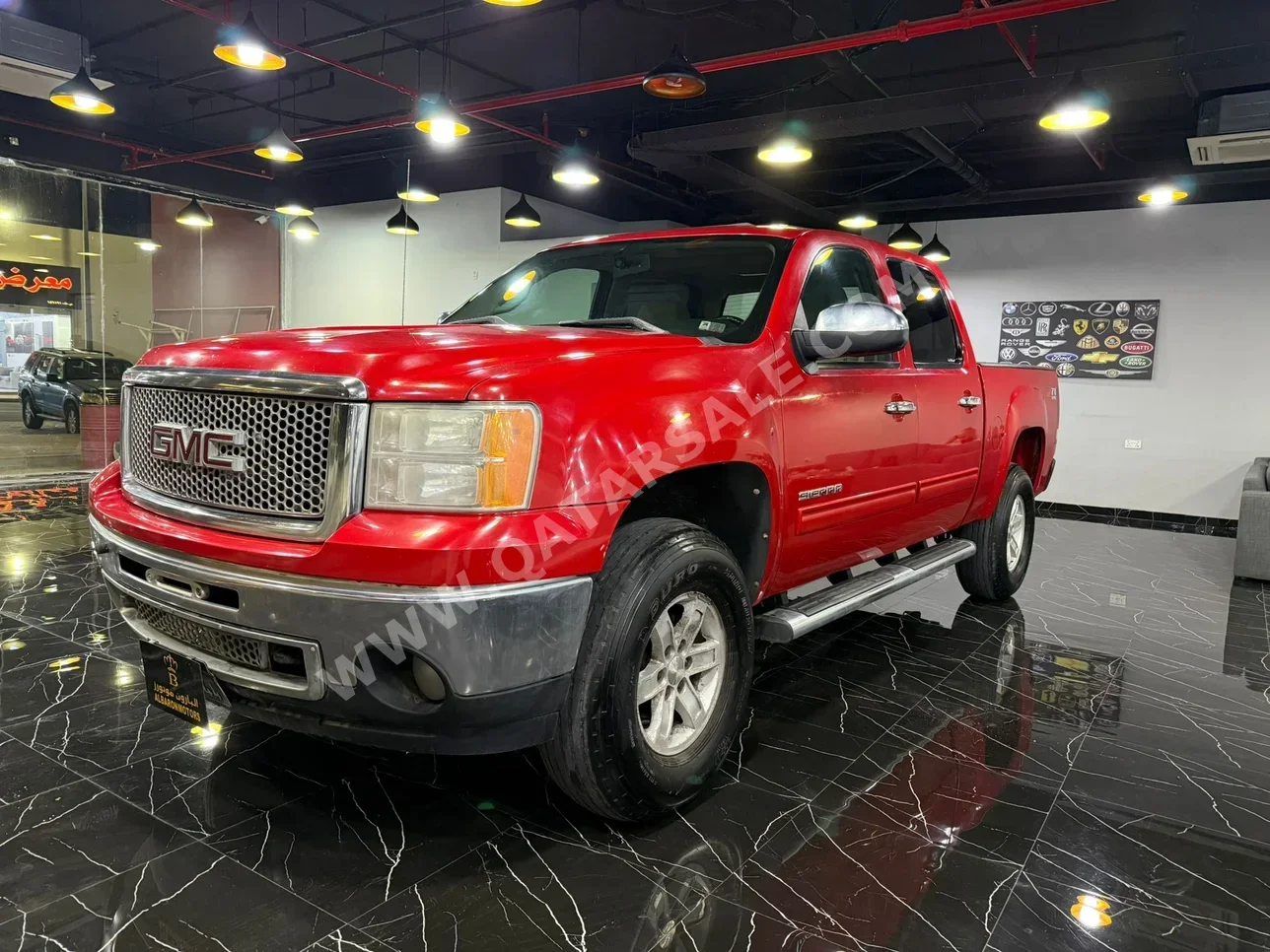 GMC  Sierra  SLE  2010  Automatic  146,000 Km  8 Cylinder  Four Wheel Drive (4WD)  Pick Up  Red