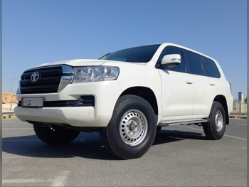 Toyota  Land Cruiser  GX  2016  Automatic  457,000 Km  6 Cylinder  Four Wheel Drive (4WD)  SUV  White