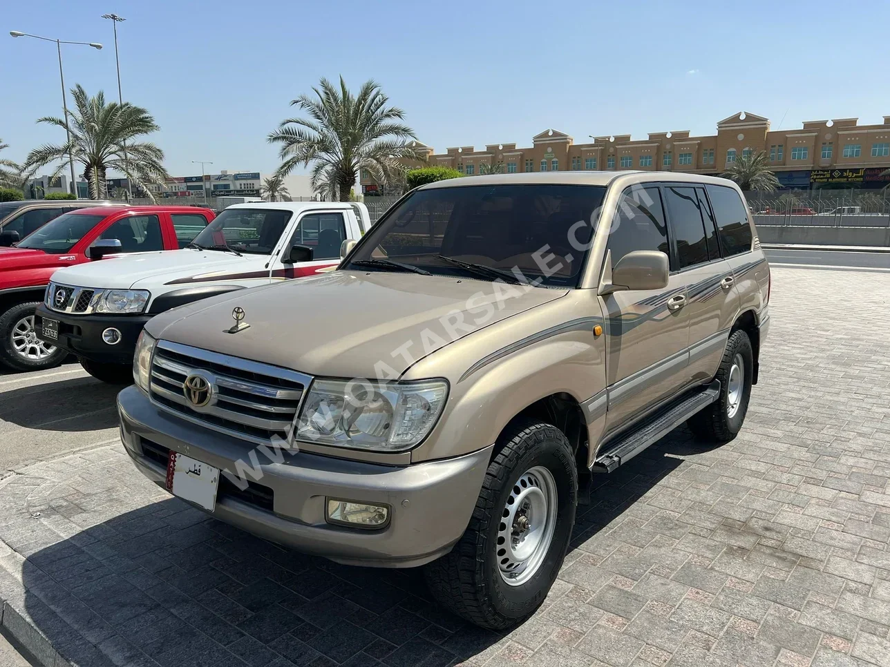 Toyota  Land Cruiser  VXR  2005  Automatic  300,000 Km  8 Cylinder  Four Wheel Drive (4WD)  SUV  Gold