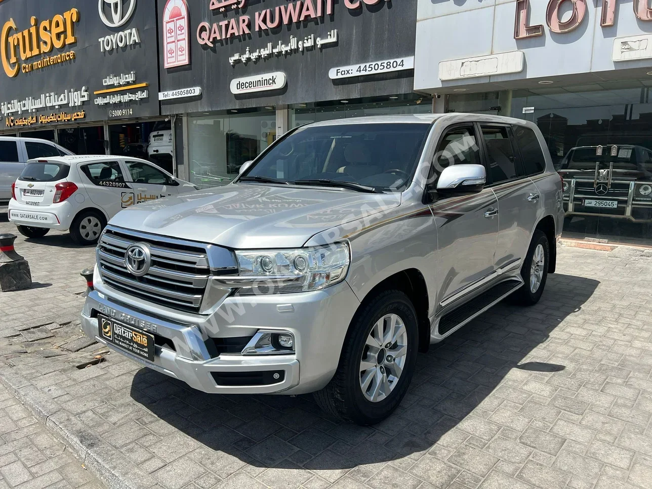 Toyota  Land Cruiser  GXR  2017  Automatic  190,000 Km  8 Cylinder  Four Wheel Drive (4WD)  SUV  Silver