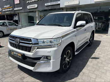 Toyota  Land Cruiser  VXR  2019  Automatic  202,000 Km  8 Cylinder  Four Wheel Drive (4WD)  SUV  White