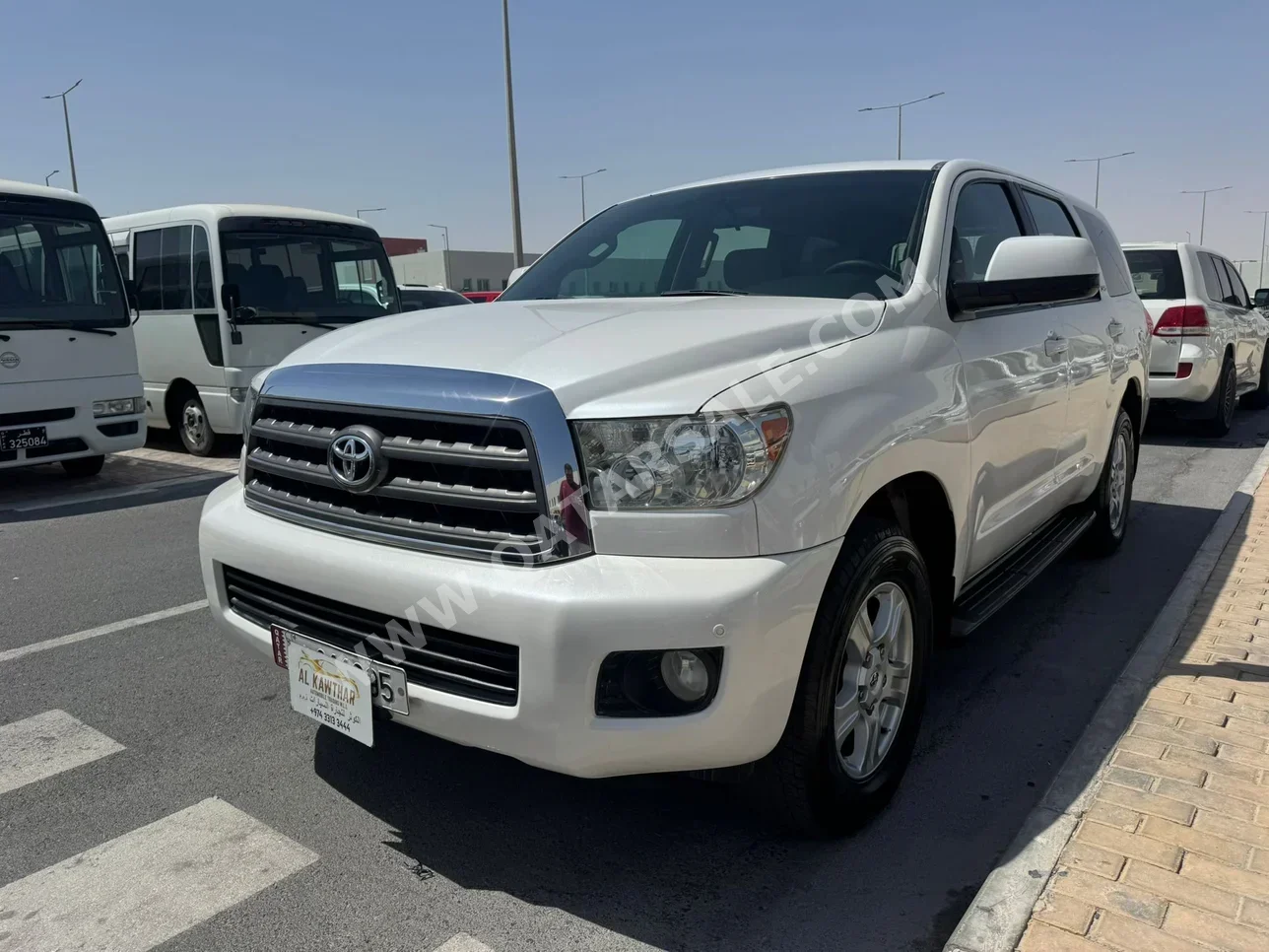 Toyota  Sequoia  SR5  2016  Automatic  265,000 Km  8 Cylinder  Four Wheel Drive (4WD)  SUV  White