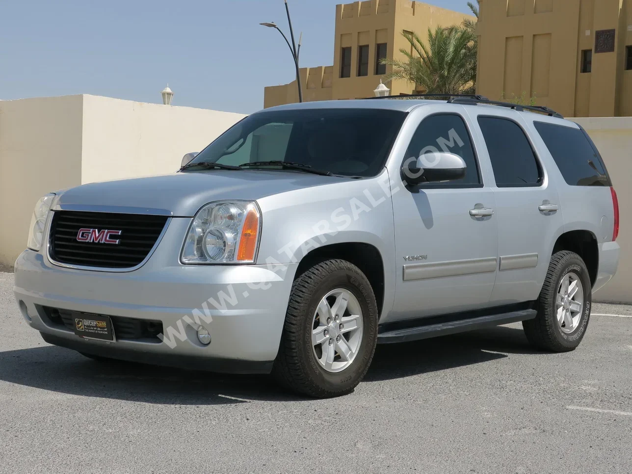 GMC  Yukon  2012  Automatic  217,000 Km  8 Cylinder  Four Wheel Drive (4WD)  SUV  Silver