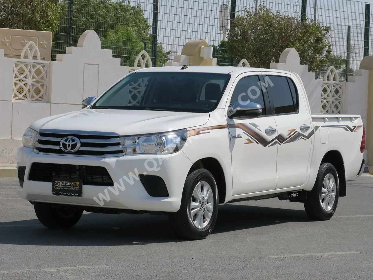 Toyota  Hilux  2024  Automatic  31,000 Km  4 Cylinder  Rear Wheel Drive (RWD)  Pick Up  White  With Warranty