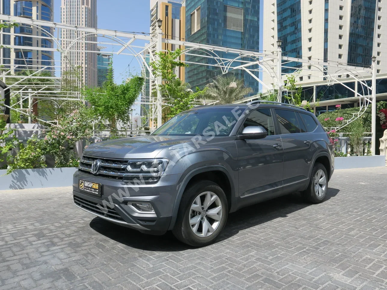 Volkswagen  Teramont  2019  Automatic  126,000 Km  6 Cylinder  Four Wheel Drive (4WD)  SUV  Gray