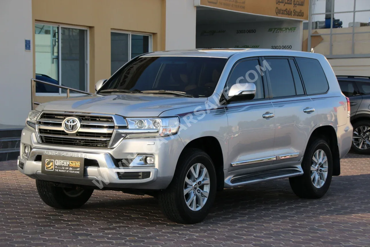 Toyota  Land Cruiser  GXR  2020  Automatic  151,760 Km  8 Cylinder  Four Wheel Drive (4WD)  SUV  Silver