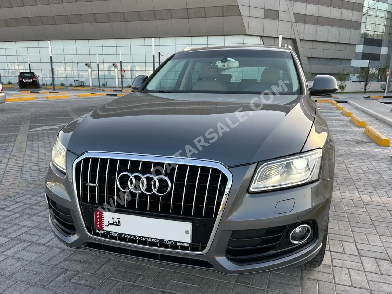 Audi  Q5  40 TFSI Quattro  2016  Automatic  83,500 Km  4 Cylinder  All Wheel Drive (AWD)  SUV  Gray