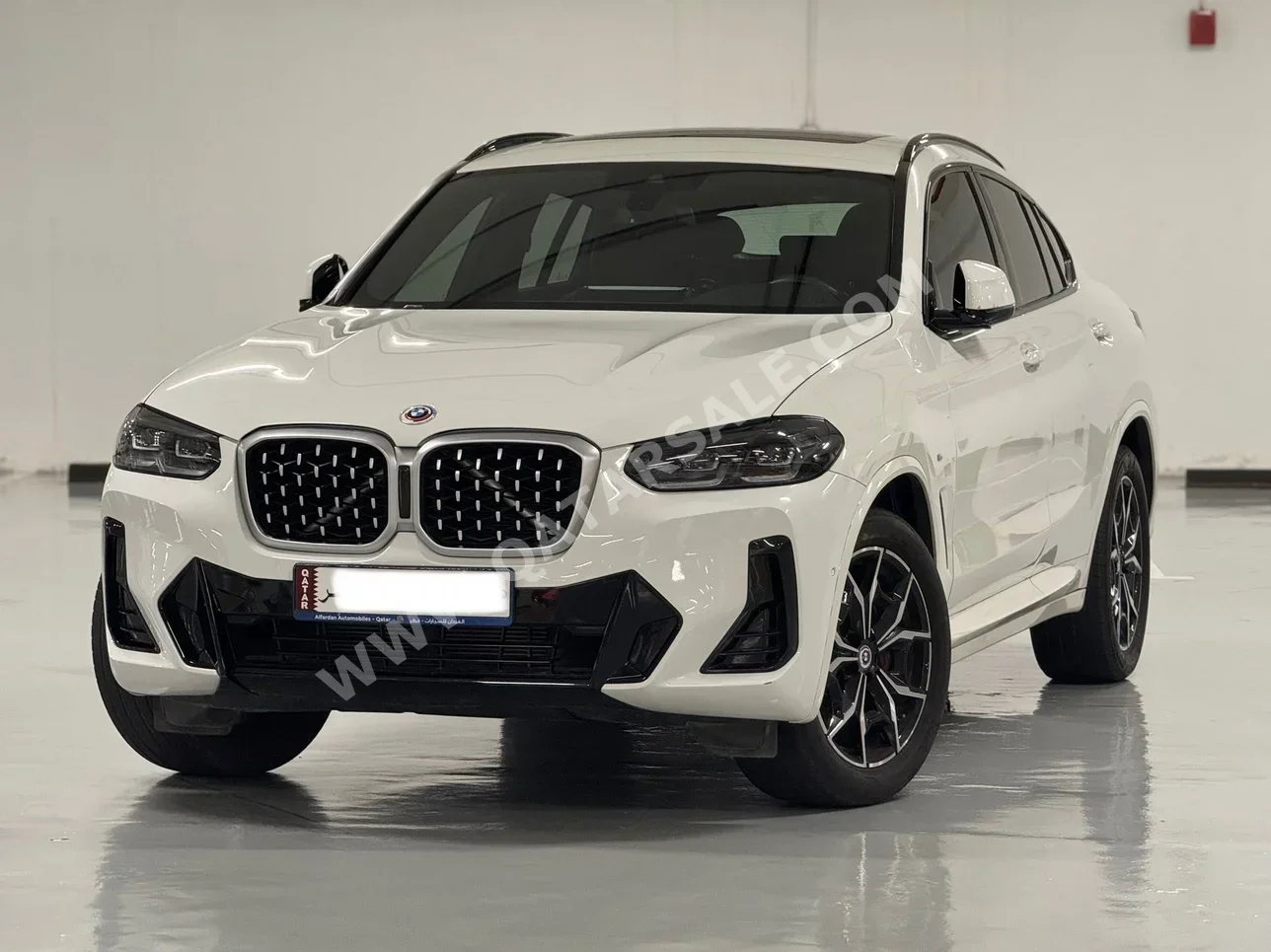 BMW  X-Series  X4  2022  Automatic  43,000 Km  4 Cylinder  Four Wheel Drive (4WD)  SUV  White  With Warranty