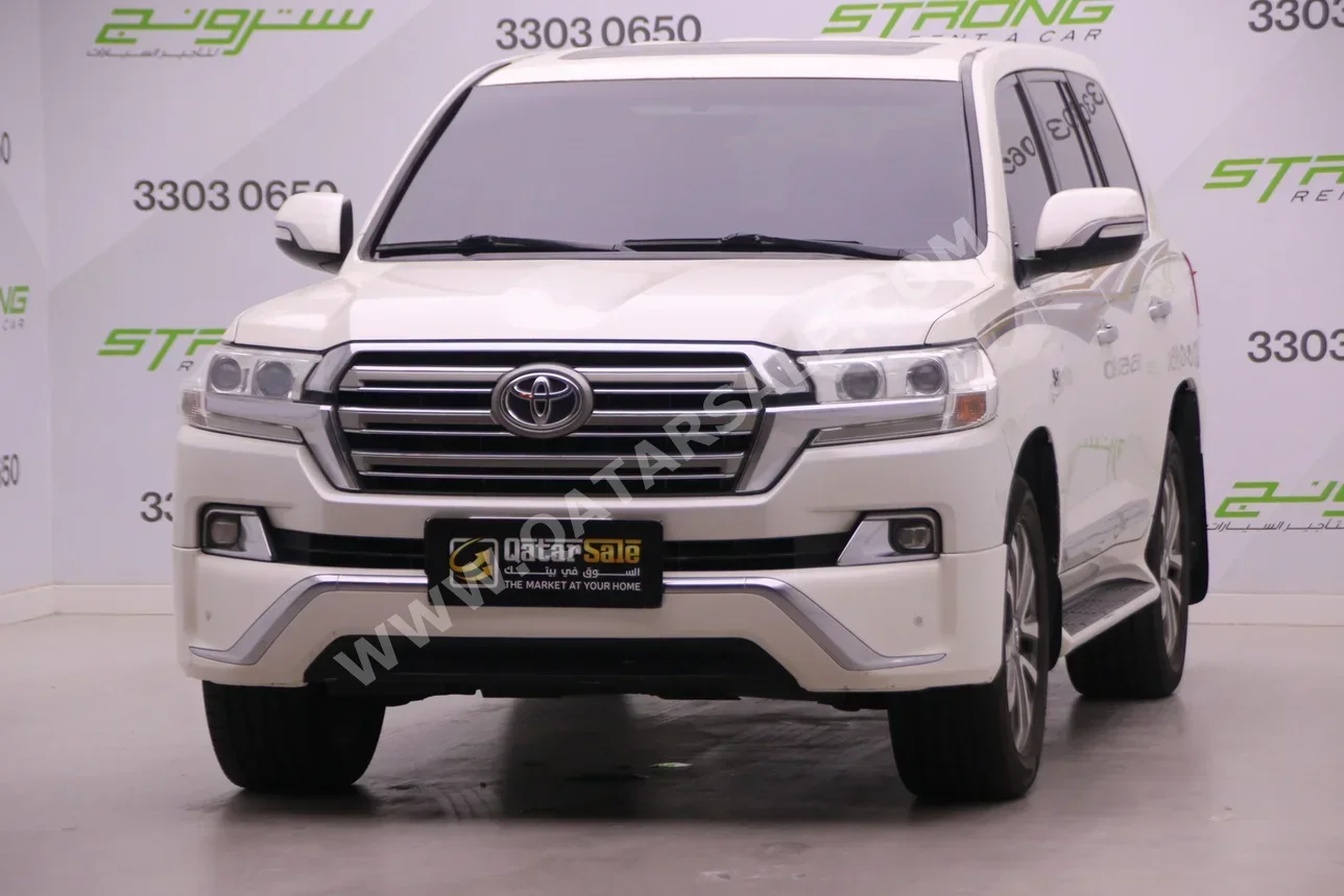 Toyota  Land Cruiser  VXR  2016  Automatic  307,000 Km  8 Cylinder  Four Wheel Drive (4WD)  SUV  White