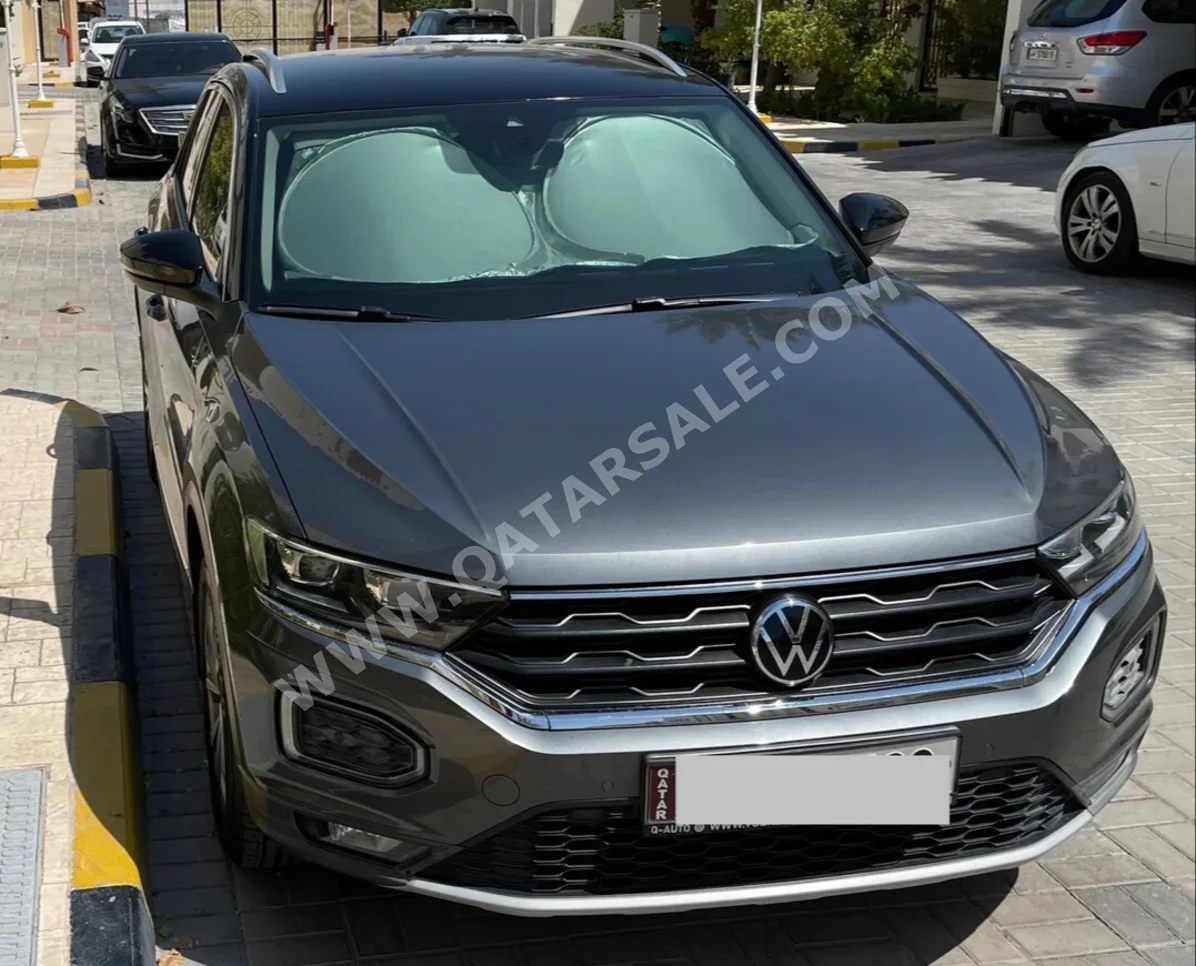 Volkswagen  T-Roc  Style  2021  Automatic  40,628 Km  4 Cylinder  Front Wheel Drive (FWD)  SUV  Gray and Black  With Warranty
