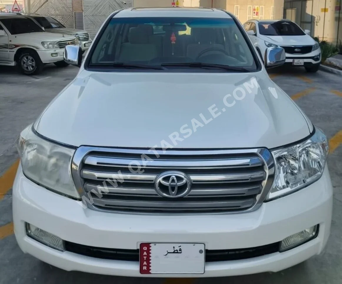 Toyota  Land Cruiser  GXR  2009  Automatic  258,000 Km  8 Cylinder  Four Wheel Drive (4WD)  SUV  White
