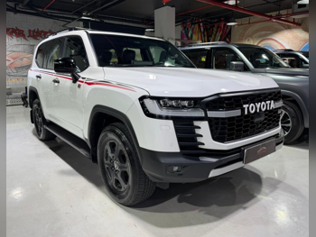 Toyota  Land Cruiser  GR Sport Twin Turbo  2025  Automatic  46,000 Km  6 Cylinder  Four Wheel Drive (4WD)  SUV  White  With Warranty