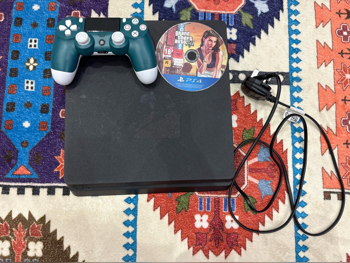 Video Games Consoles - Sony  - PlayStation 4  - 825 GB  -Included Controllers: 1