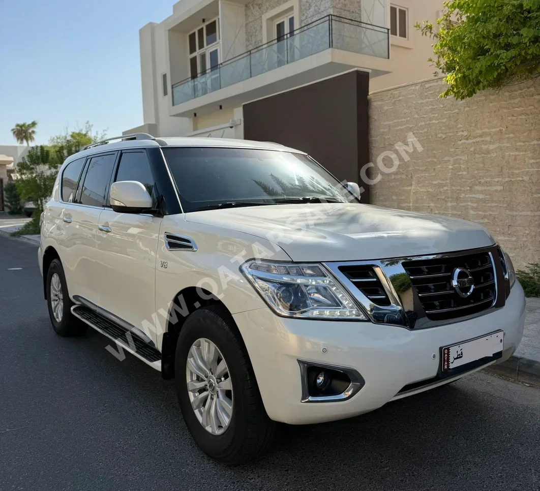 نيسان  باترول  اس اي  2014  اوتوماتيك  185,000 كم  8 سلندر  دفع رباعي  اس يو في  أبيض