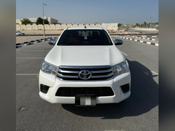 Toyota  Hilux  2022  Automatic  55,000 Km  4 Cylinder  Rear Wheel Drive (RWD)  Pick Up  White  With Warranty