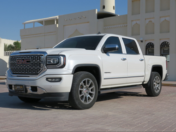 GMC  Sierra  Denali  2018  Automatic  215,689 Km  8 Cylinder  Four Wheel Drive (4WD)  SUV  White
